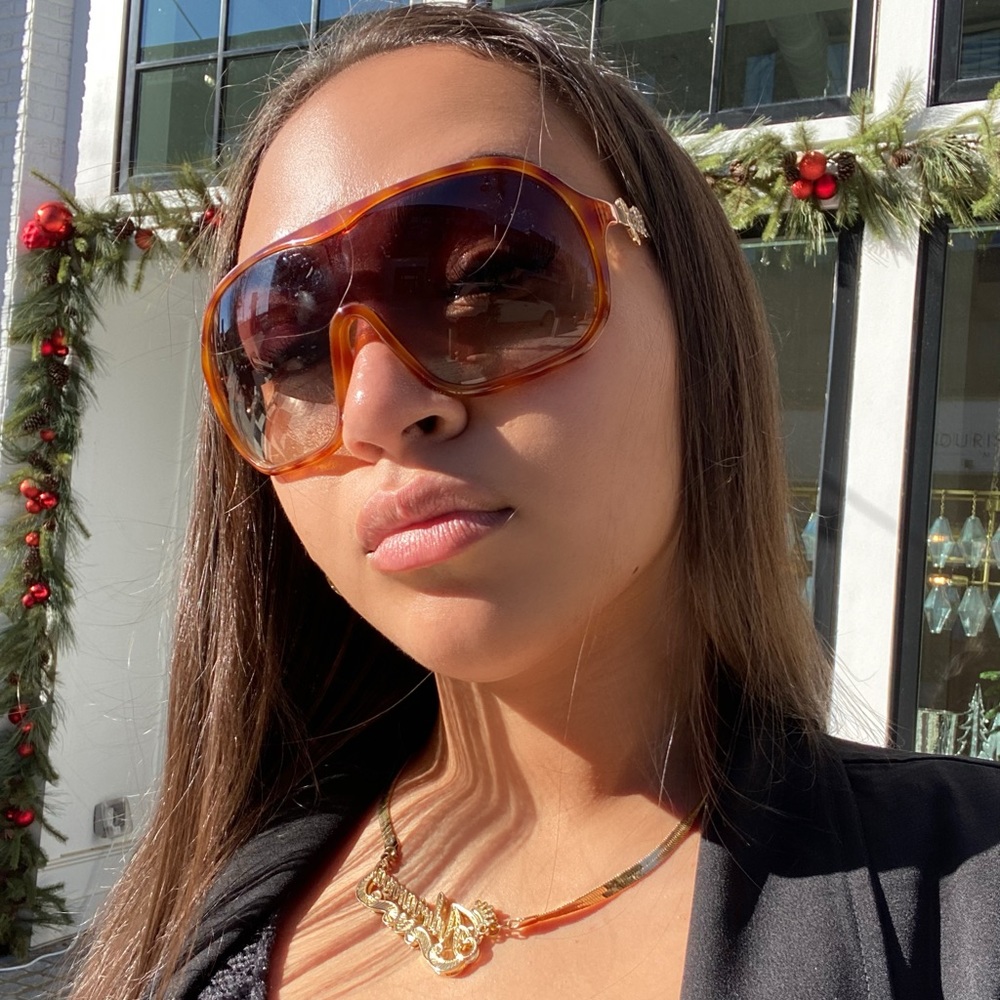 Meet your Posher, Adrianna